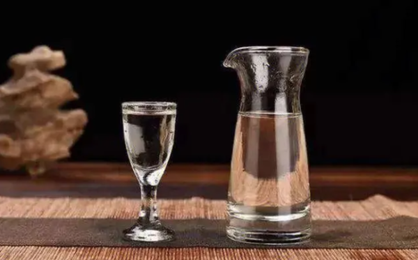 证配所配资 价格带重塑，次高端酒企向800+、100-300“狂奔”？
