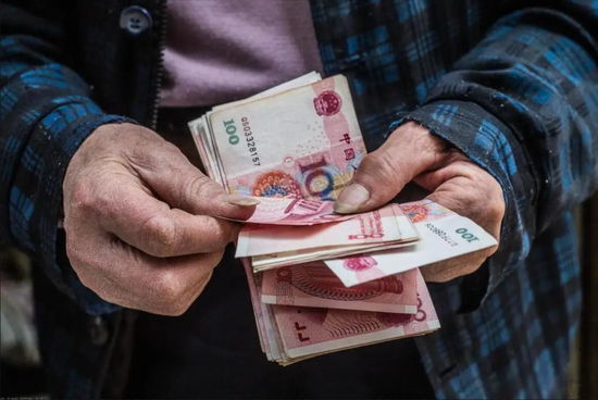 亿正策略 新兴物种“养老贷”被叫停？！此前这一省份有近40家农商行推出，贷款交社保等诸多细节惹争议